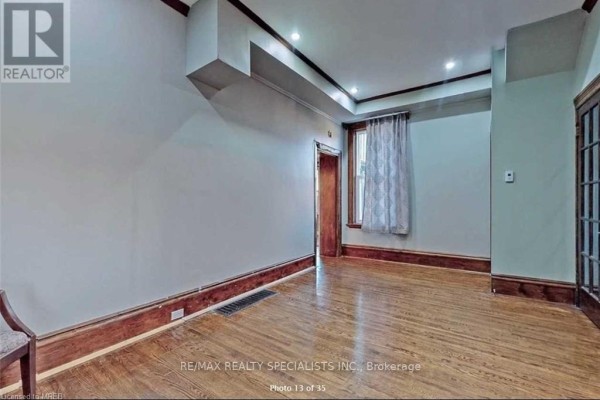 225 Dundas Street, Woodstock, ON N4S1A8 Photo 3