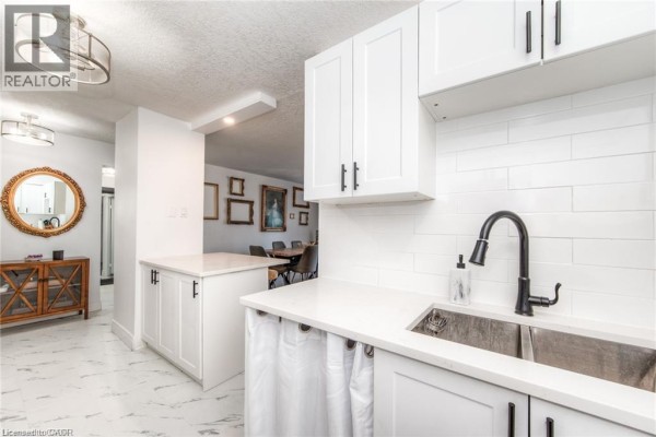 225 Harvard Place Unit# 402, Waterloo, ON N2J4H4 Photo 5