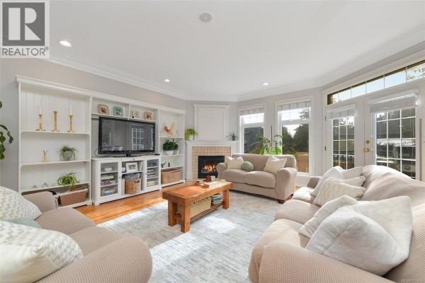 Kitchen - 225 Kingston St, Victoria, BC V8V1V5 Photo 4