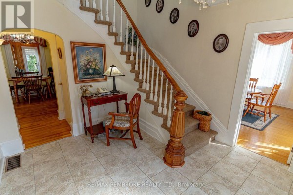 225 Mary Street, Pembroke, ON K8A5V9 Photo 5