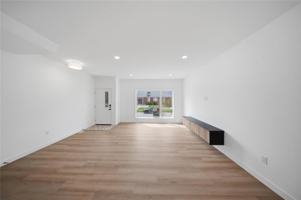 Living room - 225 Parkview Street, Winnipeg, MB R3J1S4 Photo 5