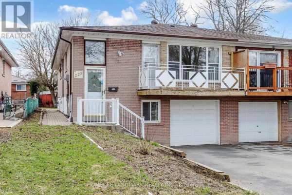 225 Pineway Boulevard, Toronto, ON, photo 3