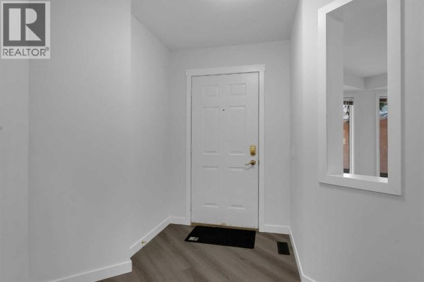 2pc Bathroom - 225 Riverwood Close Se, Calgary, AB T2C3Z4 Photo 2