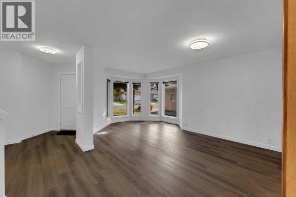 Laundry room - 225 Riverwood Close Se, Calgary, AB T2C3Z4 Photo 3