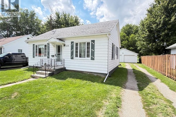 4pc Bathroom - 225 University Avenue, Wallaceburg, ON N8A4A1 Photo 2