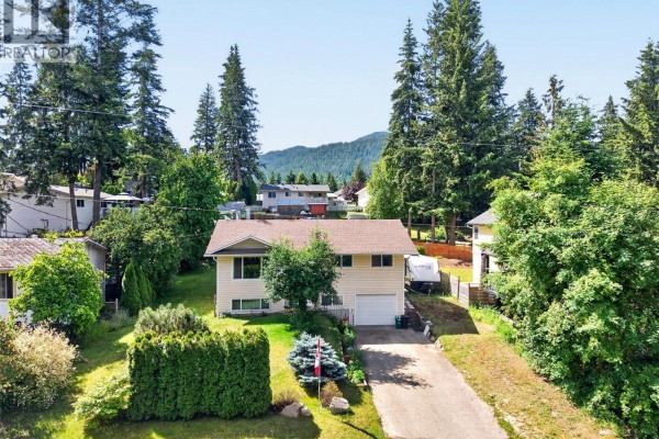 Den - 2250 Auto Road Se, Salmon Arm, BC V1E1K5 Photo 2