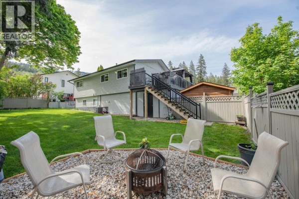 Full bathroom - 2250 Leblanc Street, Lumby, BC V0E2G0 Photo 4