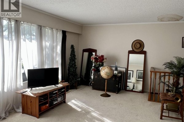 2253 Central Avenue, Port Coquitlam, BC V3C1V7 Photo 5