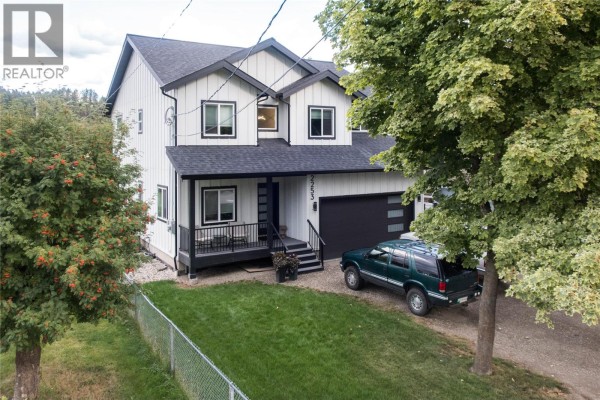2253 Shuswap Avenue, Lumby, BC, photo 3