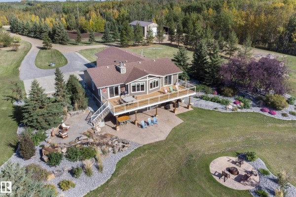 Den - 22549 Twp Road 511, Rural Strathcona County, AB T8C1H1 Photo 4