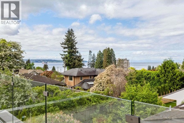 2256 Jefferson Avenue, West Vancouver, BC V7V2A8 Photo 4