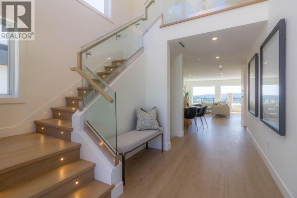 2256 Monashee Court, Coquitlam, BC V3K6P7 Photo 2