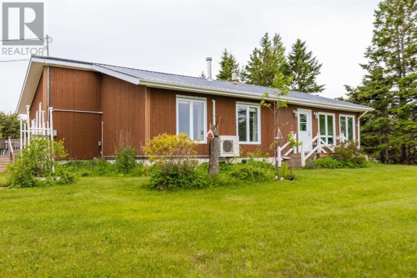 Living room - 2258 Cape Bear Road, Beach Point, PE C0A1V0 Photo 3