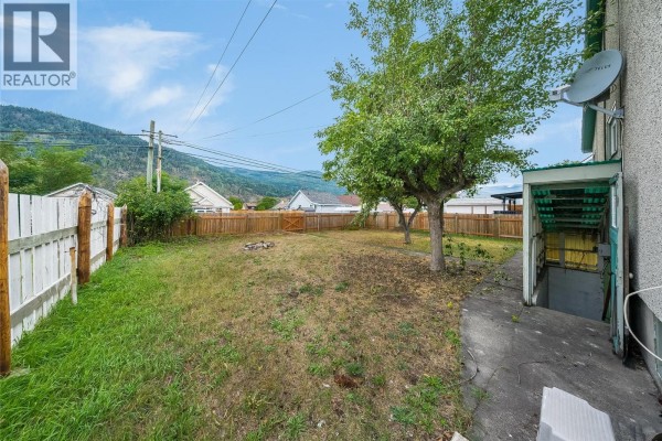 Primary Bedroom - 2258 Eighth Avenue, Trail, BC V1R3E3 Photo 5