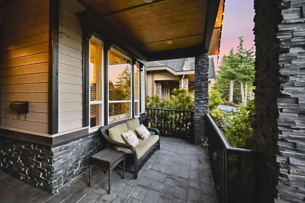 2258 Madrona Place, Surrey, BC V4A7Z4 Photo 2