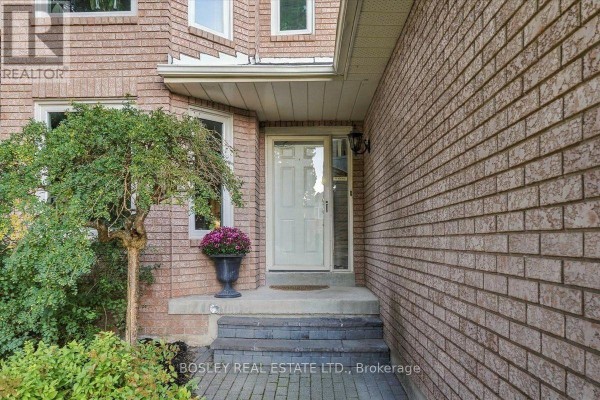 Living room - 2259 Cottonwood Circle, Pickering, ON L1X2P9 Photo 2