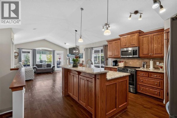 Kitchen - 226 Cimarron Drive, Okotoks, AB T1S0A8 Photo 5