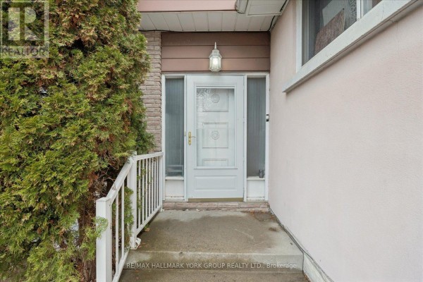 Sitting room - 226 Cromwell Avenue, Oshawa, ON L1J4T8 Photo 5