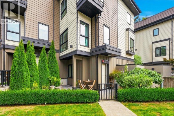 226 E 8th Street, North Vancouver, BC V7L1Z1 Photo 2