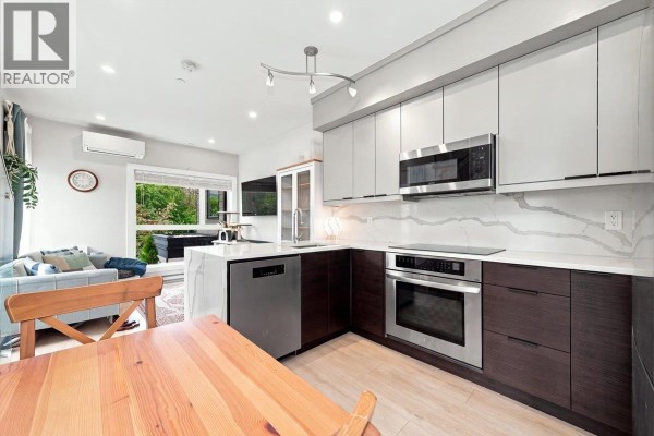 226 E 8th Street, North Vancouver, BC V7L1Z1 Photo 3