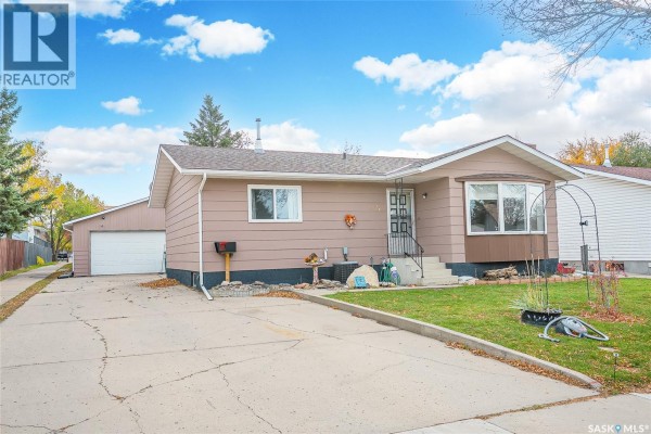 Living room - 226 O'regan Crescent, Saskatoon, SK S7L6T2 Photo 2