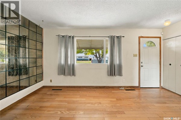 Kitchen - 226 U Avenue N, Saskatoon, SK S7L3C5 Photo 2