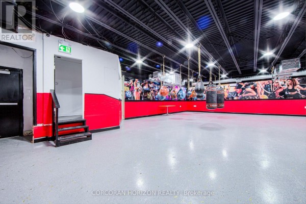 2261 Dundas Street W, Toronto, ON M6R1X6 Photo 4