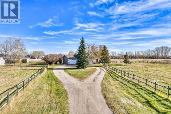 Bedroom - 226218 72  E, Rural Foothills County, AB T1S3V7 Photo 4