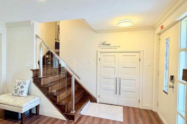 2263 Harcourt Crescent, Mississauga, ON L4Y1W3 Photo 5