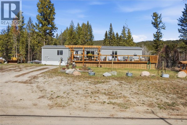 Living room - 2263 Ojibway Road, Kamloops, BC V2H1P1 Photo 3