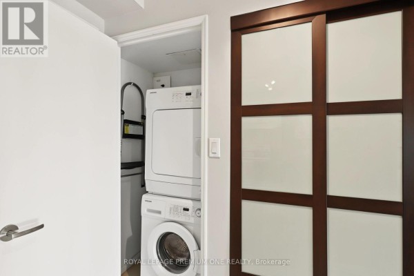 Bedroom - 410 - 2267 Lake Shore Boulevard, Toronto, ON M8V3X2 Photo 3