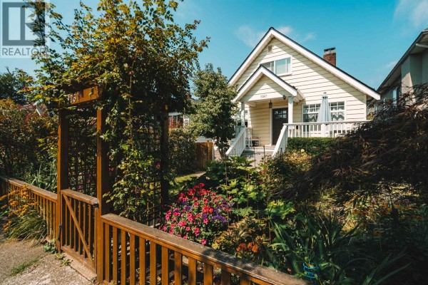 2267 Napier Street, Vancouver, BC V5L2P3 Photo 2