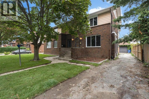 5pc Bathroom - 2268 Victoria Avenue, Windsor, ON N8X1R1 Photo 2