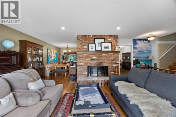 Living room - 2269 Balfour Court, Kamloops, BC V1S1H5 Photo 4