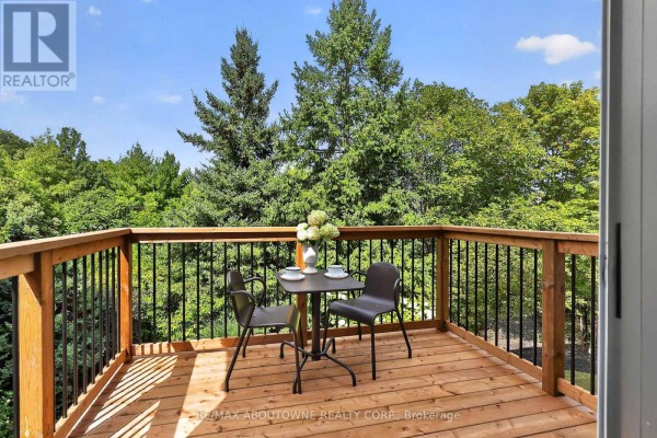 2269 Whitworth Drive, Oakville, ON, photo 2