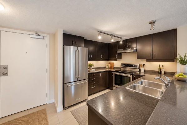 227 10838 City Parkway, Surrey, BC V3T5X9 Photo 5
