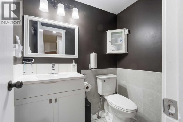 4pc Bathroom - 227 Abalone Place Ne, Calgary, AB T2A6S2 Photo 5