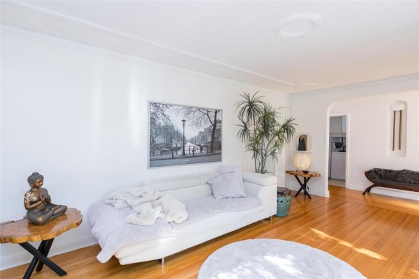 Living room - 227 Academy Road, Winnipeg, MB R3M0E3 Photo 3