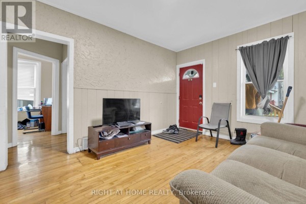 Bedroom - 227 Bridge Avenue, Windsor, ON N9B2M1 Photo 4