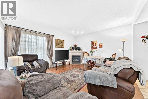Living room - 227 Bridlewood View Sw, Calgary, AB T2Y3X7 Photo 4