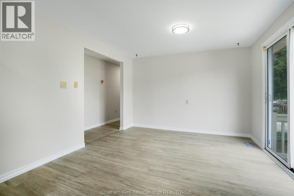 Family room - 227 Michener Road, Chatham, ON N7L4W3 Photo 5
