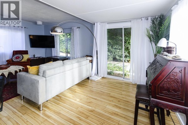 227 Tomahawk Avenue, West Vancouver, BC V7P1C4 Photo 4