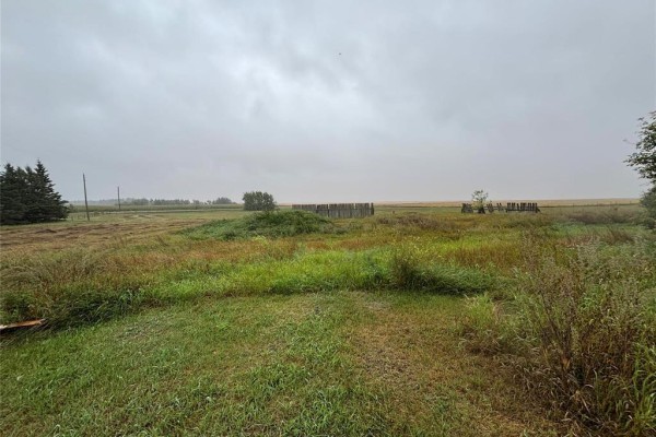 Old storage buildings with varying materials, set in a grassy area. - 227 Weir (holmfield) Street, Killarney