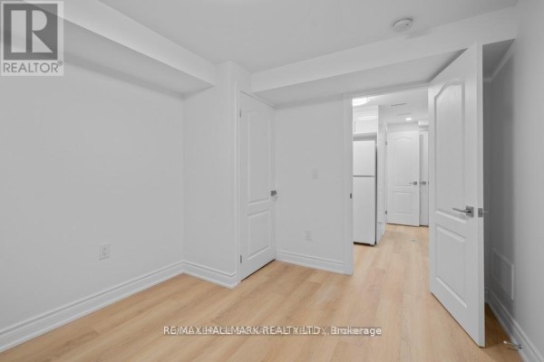 227-basement Thoms Crescent, Newmarket, ON L3Y1C9 Photo 4
