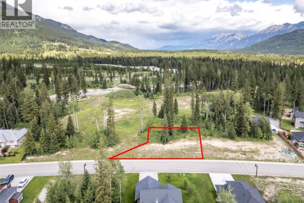 2270 Black Hawk Drive, Sparwood, BC V0B2G2 Photo 4