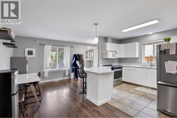 Living room - 2277 Turnberry Place, Kamloops, BC V1S1S9 Photo 5