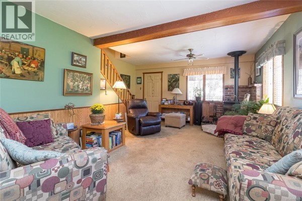 Living room - 2279 Bradford Ave, Sidney, BC V8L2C9 Photo 4