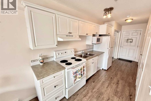 228, 10402 111 Street, Grande Prairie, AB T8V8G4 Photo 4