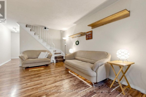 Living room - 228 - 2095 Roche Court N, Mississauga, ON L5K2C8 Photo 4