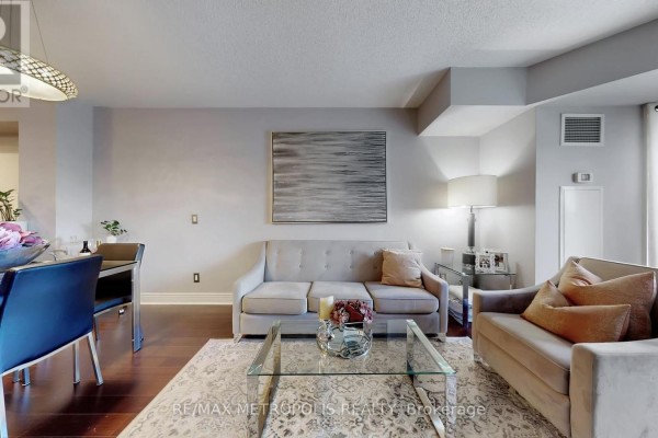 Bathroom - 228 - 701 Sheppard Avenue W, Toronto, ON M3H0B2 Photo 4